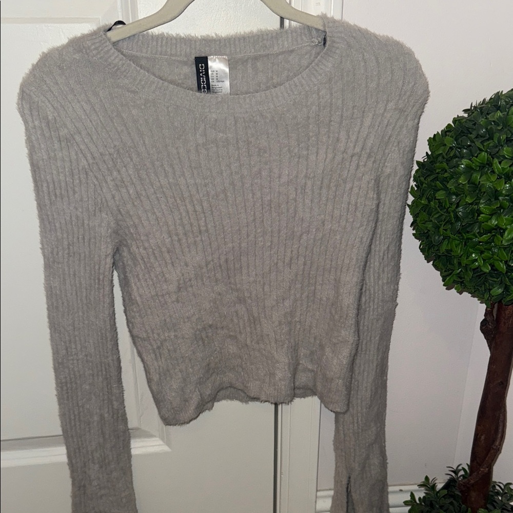 H&M Light Gray Ribbed Knit Top sweater